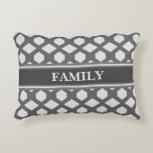 グレーとシルバーの幾何学模様 アクセントクッション (正面)