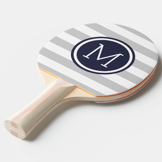 グレーとネイビー名門私立校風のズストライプモノグラム 卓球ラケット (正面アングル)