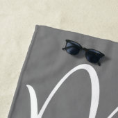 グレーとパーソナライズされたホワイトのmr. ビーチタオル (インサイチュ)