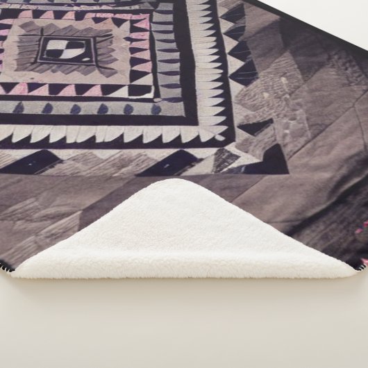 グレーとピンクのキアステカルト シェルパブランケット (3/4)