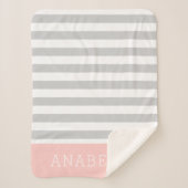 グレーとピンクのストライプモノグラム |編集可能な色 シェルパブランケット (正面)