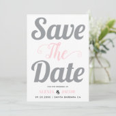 グレーとピンクのタイポグラフィと背面の写真 セーブザデート (スタンド正面)