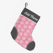 グレーとピンクのドッグポープリントパターン名前をカスタムする スモールクリスマスストッキング (正面 (吊り時))