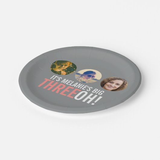 グレーとピンクの30th THREEOH！写真誕生日 ペーパープレート (アングル)