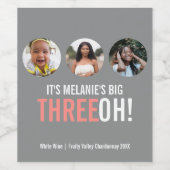 グレーとピンクの30th THREEOH！写真誕生日 ワインラベル (シングルラベル)