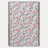 グレーとピンク。花柄 スローブランケット (正面縦)