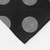 グレーとブラックの水玉模様 フリースブランケット (角)