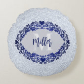 グレーとブルーのダマスクモノグラム装飾名 ラウンドクッション (正面)