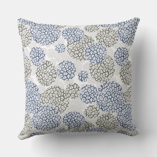 グレーとブルーヒョウのスキンプリント付き円 クッション (裏面)