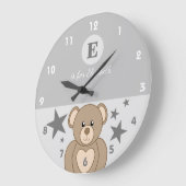 グレーとホワイトのテディベアと星の赤ちゃん名前 ラージ壁時計 (傾斜)