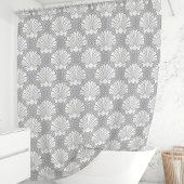 グレーとホワイトシーシェル シャワーカーテン