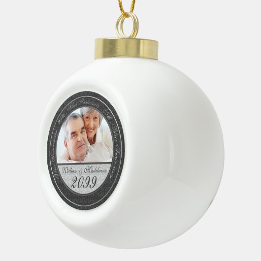 グレーと木炭の記念年写真 セラミックボールオーナメント (右)