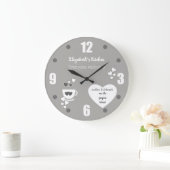 グレーと白と名前コーヒーカップとハート ラージ壁時計 (ホーム)