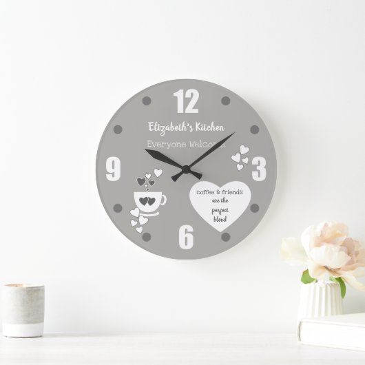 グレーと白と名前コーヒーカップとハート ラージ壁時計 (ホーム)