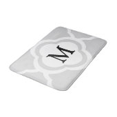 グレーと白のクローバーパターモノグラムのン バスマット (アングル)