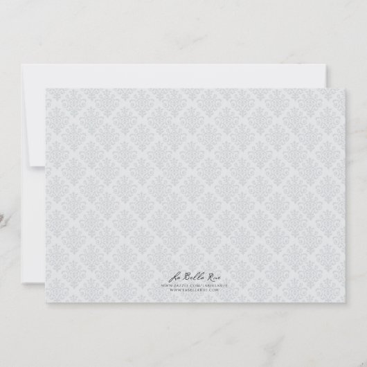 グレーと白のダマスクの最初の聖餐式 招待状 (裏面)
