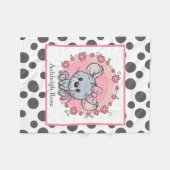 グレーと白のドットに可愛いパーソナライズされたマウス フリースブランケット (正面(横))