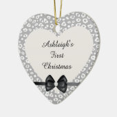 グレーと白のヒョウのプリント(弓つき) セラミックオーナメント (左)