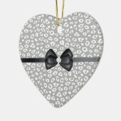 グレーと白のヒョウのプリント(弓つき) セラミックオーナメント (左)