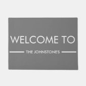 グレーと白のファミリー名のパーソナライズされた歓迎 ドアマット (正面)