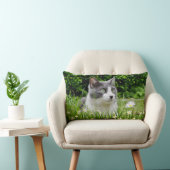 グレーと白タキシード猫と花 ランバークッション (椅子)