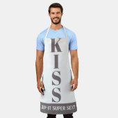 グレーと白保のItセクシすごいキス エプロン (着用した状態)