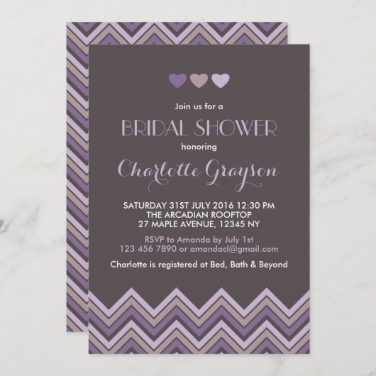 グレーと紫のシェブロンのブライダルシャワーの招待 招待状 (正面/裏面)