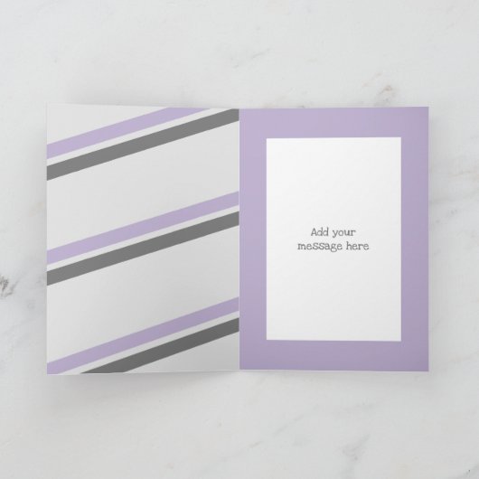 グレーと薄紫の写真と名前の子供の誕生日 カード (内部)