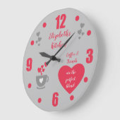 グレーと赤のコーヒーカップ愛ハートキッチン ラージ壁時計 (傾斜)