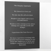 グレーと赤のビジネス3折パンフレット 三つ折りカード (内部最初)