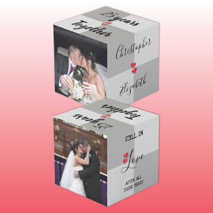 グレーと赤の結婚記念日ギフト 名前と写真入り フォトキューブ