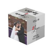 グレーと赤の結婚記念日ギフト 名前と写真入り フォトキューブ (裏面アングル)