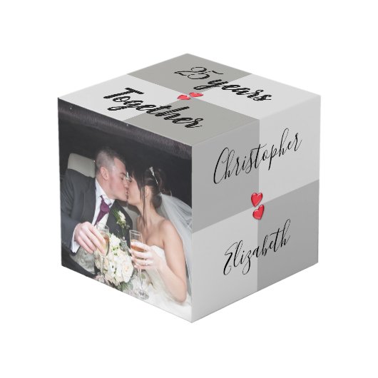 グレーと赤、名前と写真記念日 フォトキューブ (正面アングル)