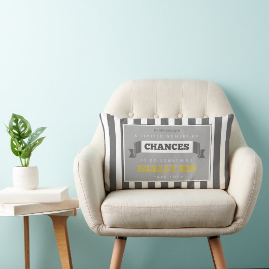 グレーと黄色のヴィンテージモダン感動的引用文 ランバークッション (椅子)