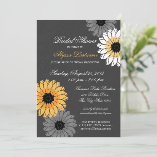 グレーと黄色の石板と花のブライダルシャワー 招待状 (スタンド正面)