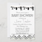 グレーと黒の小さな服の赤ちゃんシャワー 招待状 (正面)