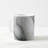 グレーと黒の布のソファ コーヒーマグカップ (正面左)