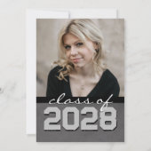 グレーと黒の黒板フォトフィルムストリップ卒業 招待状 (裏面)