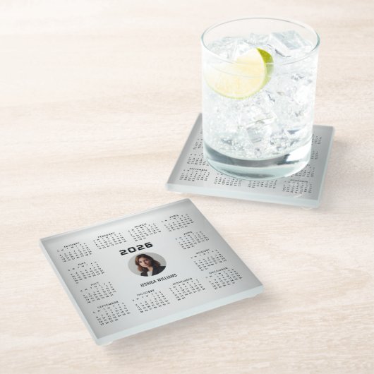 グレーのぼやけ背景カスタム写真2026カレンダー ガラスコースター (アングル)