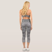 グレーのアリゲーターレザー カプリレギンス (裏面)