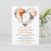 グレーのオレンジ色のハートの花の結婚式招待状 招待状 (スタンド正面)