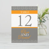 グレーのオレンジ色の帯のついた結婚式のテーブルナンバー 招待状 (スタンド正面)
