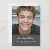 グレーのクリスチャンの卒業写真の発表 招待状 (正面)