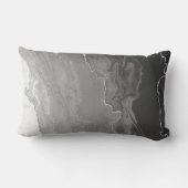 グレーのグラデーシグラデーションェント色の銀色のメタリックライン ランバークッション (裏面)