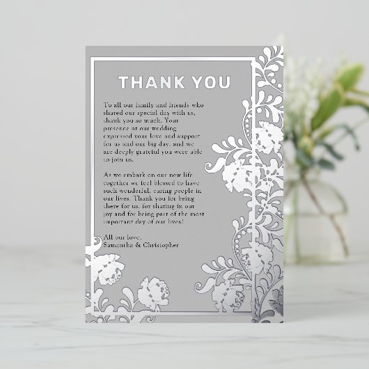 グレーのサンキューカードの銀結婚箔の葉 箔招待状 (立ち正面)
