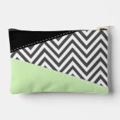グレーのジグザグ、グレーのシェブロン、ジグザグパターン、ミント アクセサリーポーチ (裏面)