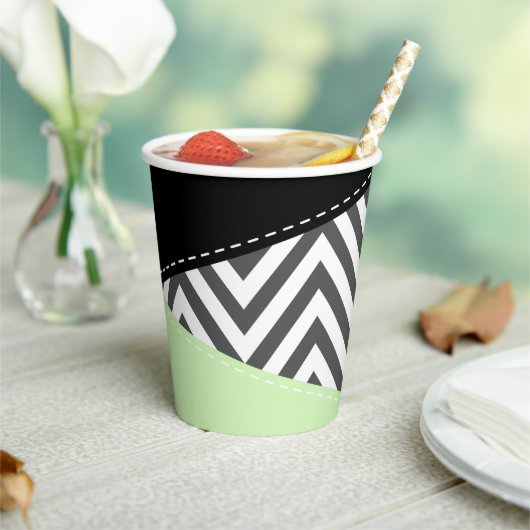 グレーのジグザグ、グレーのシェブロン、ジグザグパターン、ミント 紙コップ (インサイチュ)