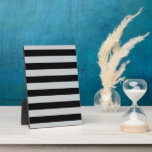 グレーのストライプ色を任意の色にクリック変更 フォトプラーク<br><div class="desc">両面または複カスタマイズ数の要素を備えた製品の表裏の色を必ず確認して下さい。グレーデザインの色をストライプ、黒のプリセットグレーから任意の色に1ステップで簡単に変更。「クリックCutomize It!」ボタンをクリックすると、「Printed Background Color」という名前のカラーセレクタが表示され、任意の色を選択でクリックきます。必要なカラーを取得するには、3つのオプションを使用できまクリックす。カラーセレクタスポイトアイコンの – をクリックすると、より多くのカラーが表示され、その中から選択できます。(ADVANCED)リンクリッククで、閉じたカラースライダウィンドウを使用する。- ADVANCEDカラーセレクタで、6桁の16進#コードを入力する。インターネット上でGoogle検索の「Hex」から非常に良いHex#カラーリファレンスを見つけることができる。ギフト素晴らしアイディア!</div>