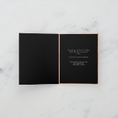 グレーのスーツ ピンクのバラ & 花のタイ 招待状 (内部)