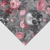 グレーのデコページにピンクのバラを持つスカル 薄葉紙 (詳細)